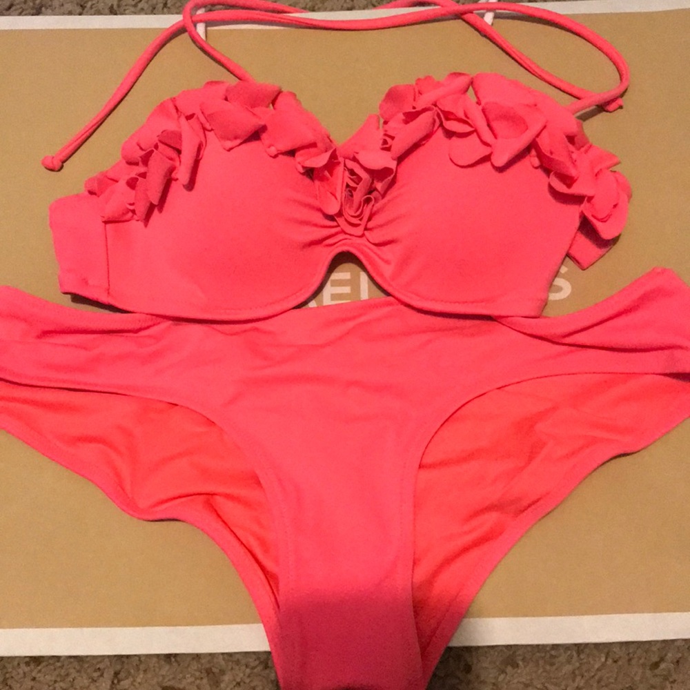 Victoria’s Secret Bikini set 👙